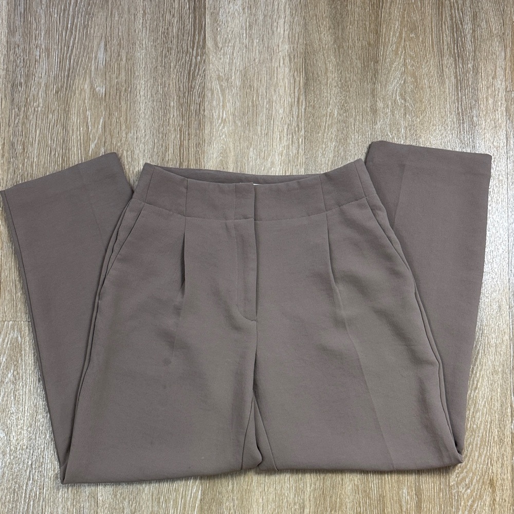 Aritzia Wilfred The Effortless Pant Crepette Brown Tan Pleated Front Trousers - Picture 7 of 11